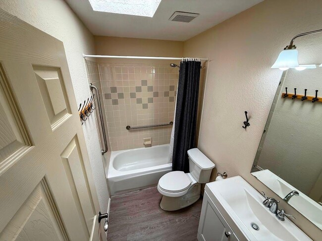 Building Photo - 2900 Vista del Rey Vis