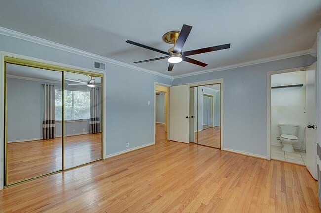 Building Photo - 806 Westwood Dr
