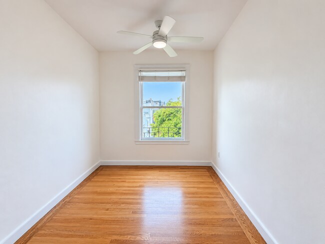 Building Photo - 944 Hayes St