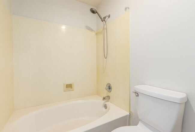 Building Photo - New Listing in Avondale