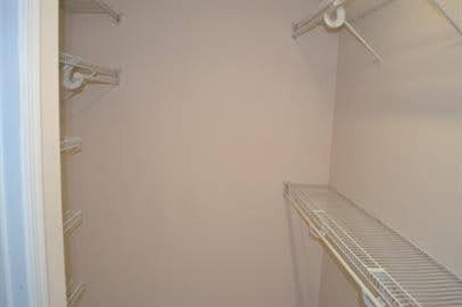 Building Photo - 4 Bedroom Townhome in Lynchburg