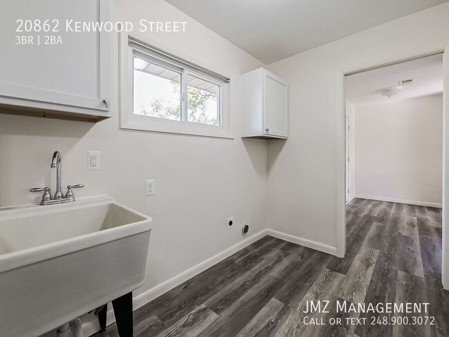 Building Photo - 20862 Kenwood St