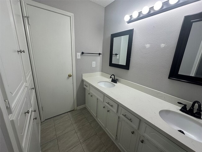 Building Photo - 11610 Cypresswood Dr