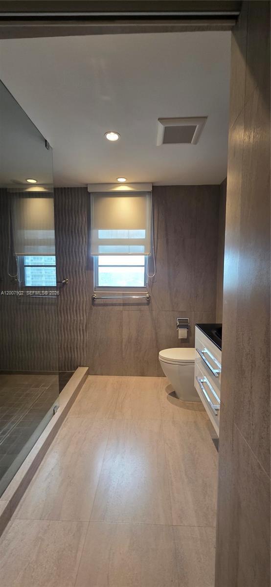 Building Photo - 5255 Collins Ave