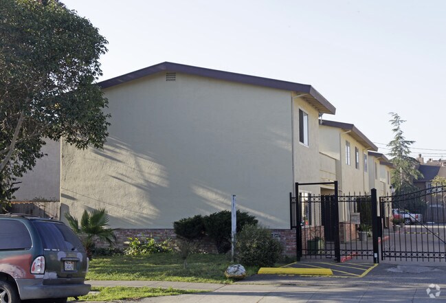 Building Photo - Arbol Verde Townhouses