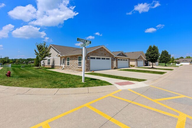 Building Photo - Redwood Noblesville Webster Drive