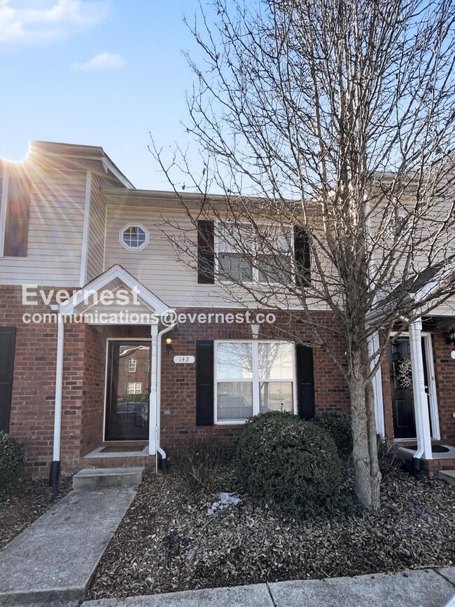 Building Photo - 142 Oak Valley Cir