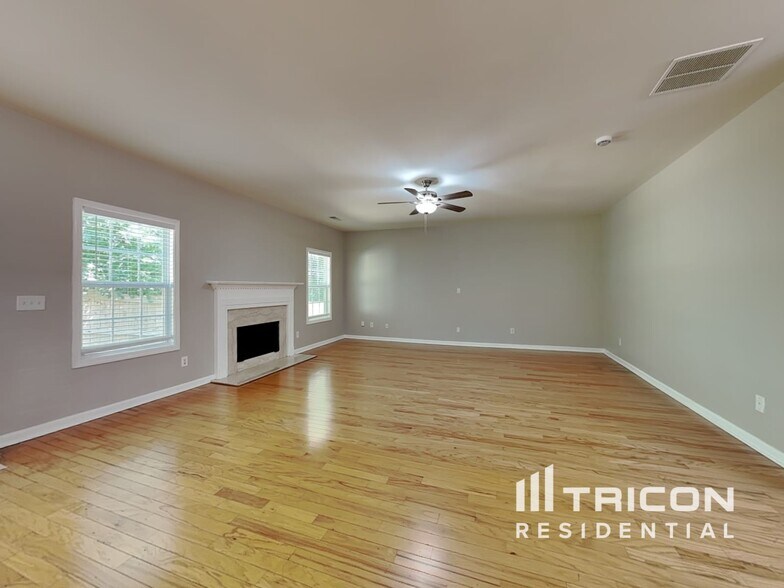 Building Photo - 2725 Sedgeview Way NE