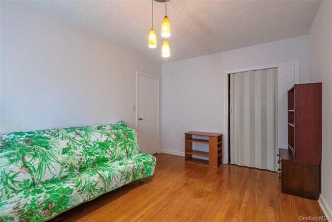 Building Photo - 65-25 Alderton St