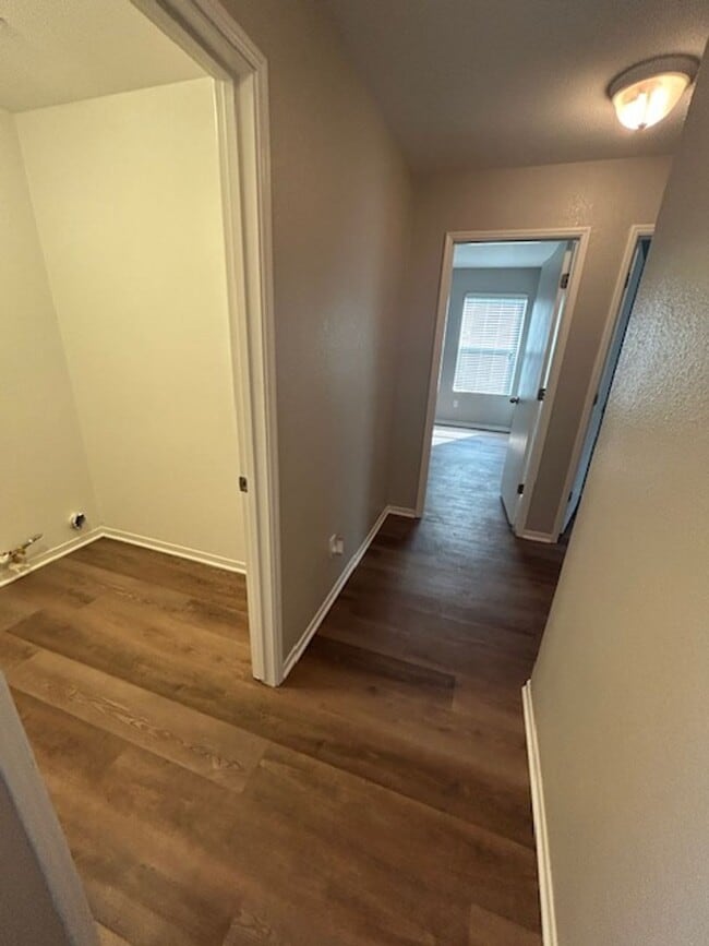 Building Photo - Newly remodeled 3 bedroom 2.5 bathroom in ...