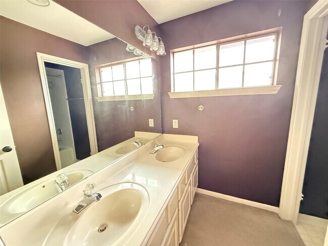 Building Photo - 14334 Fair Knoll Way