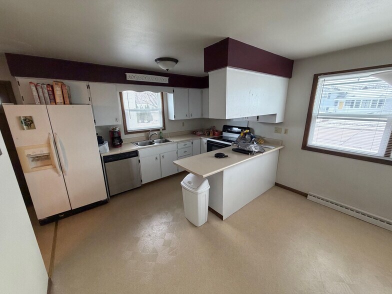 Building Photo - 214 S Eagle St