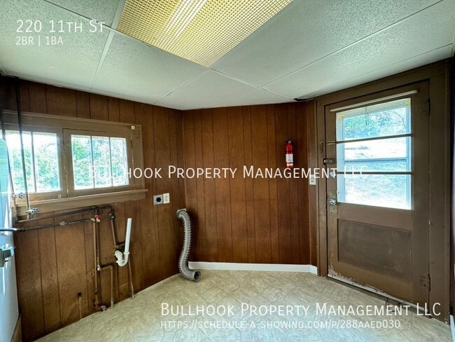 Building Photo - 220 11th St