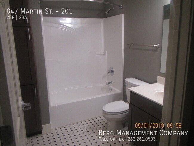 Building Photo - 847 Martin St