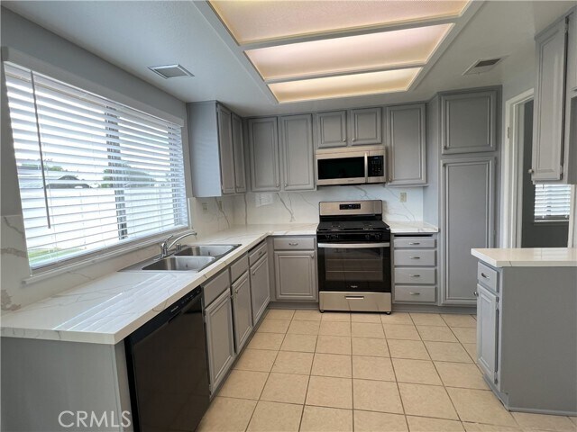 Building Photo - 44017 Kirkland Ave