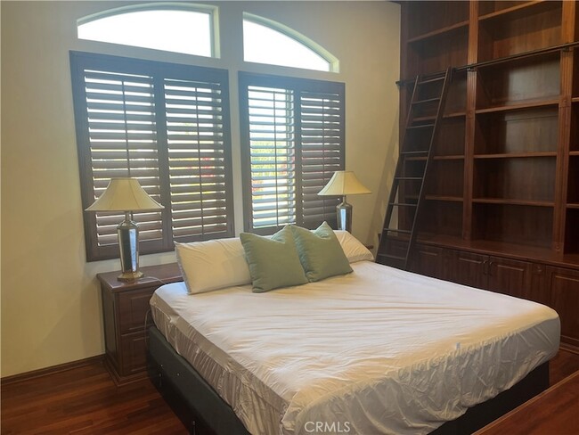 Building Photo - 45540 Cielito Dr