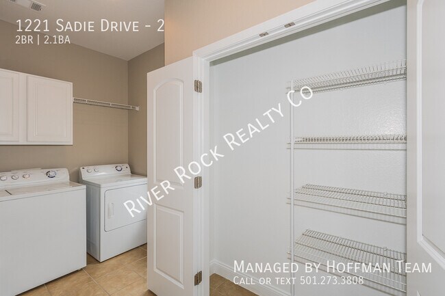 Building Photo - 1221 Sadie Dr