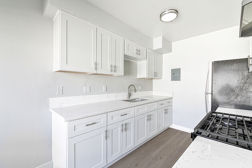 Building Photo - 811 Gardenia Ave