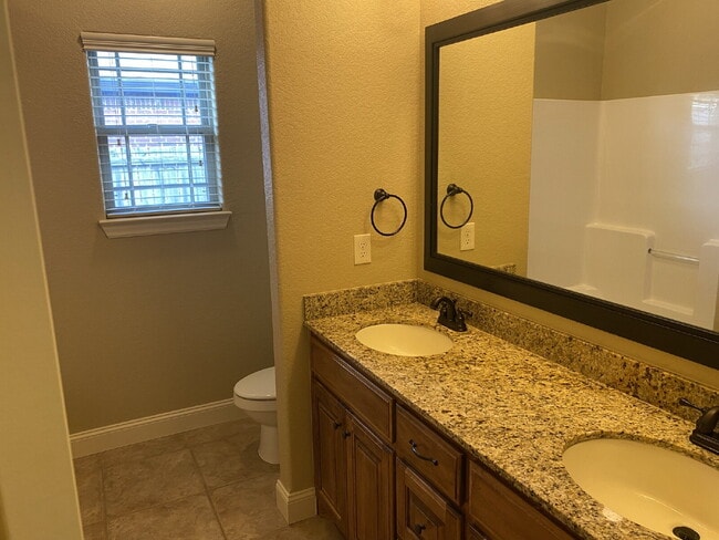 Building Photo - 6202 W Sage Dr