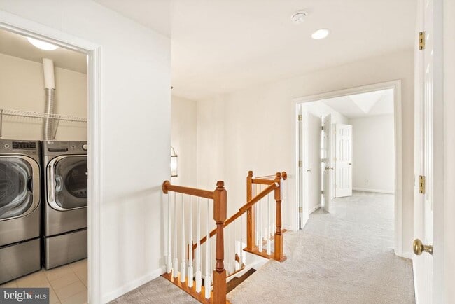 Building Photo - 7056 Courtyard Way