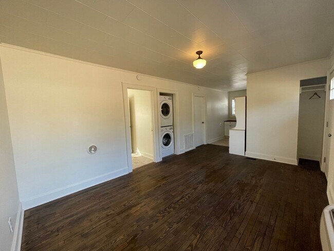 Building Photo - 2 Bedroom duplex on edge of Downtown Morganton