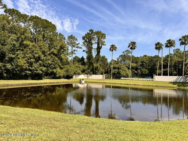 Building Photo - 10550 Baymeadows Rd