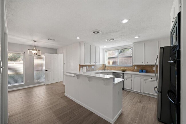 Building Photo - 11422 Lakeside Pl Dr