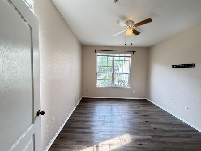 Building Photo - 3319 S Kirkman Rd