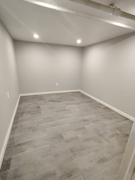 Building Photo - 10906 95th Ave