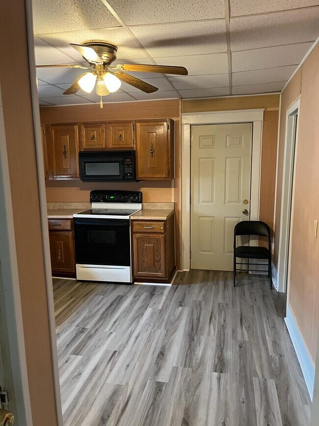 Building Photo - 1000 Walnut St