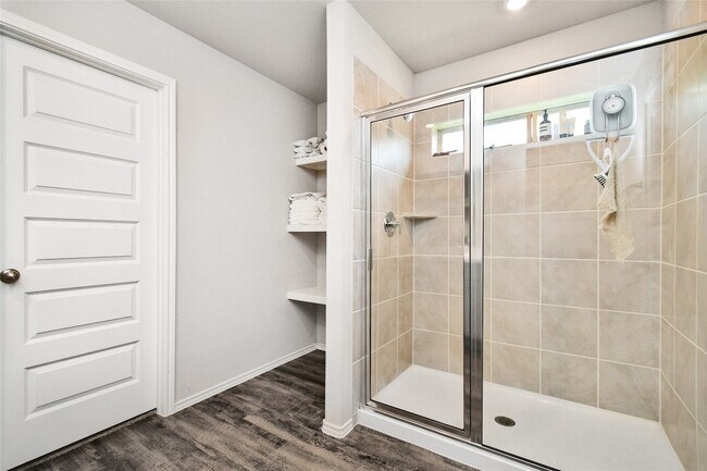 Building Photo - 7915 Meadow Cranesbill Ln