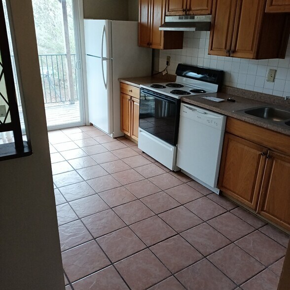 Building Photo - 10366 Parkman Dr