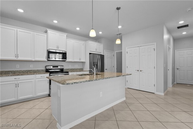 Building Photo - 3041 Royal Gardens Ave