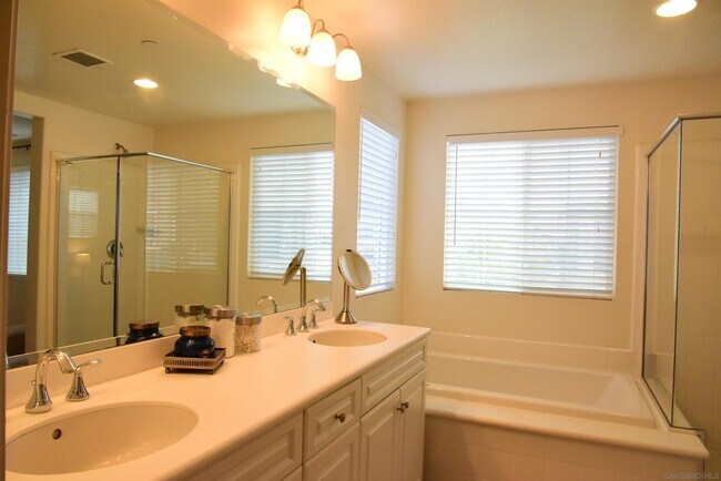 Building Photo - 507 Moonlight Dr