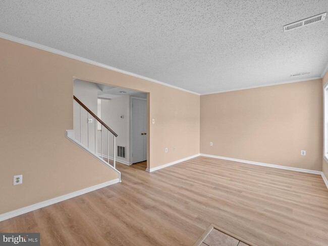 Building Photo - 2178 Mager Dr
