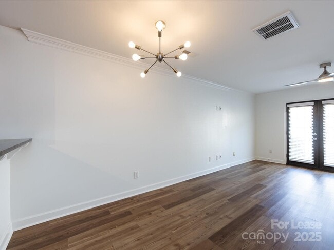 Building Photo - 1348 Green Oaks Ln