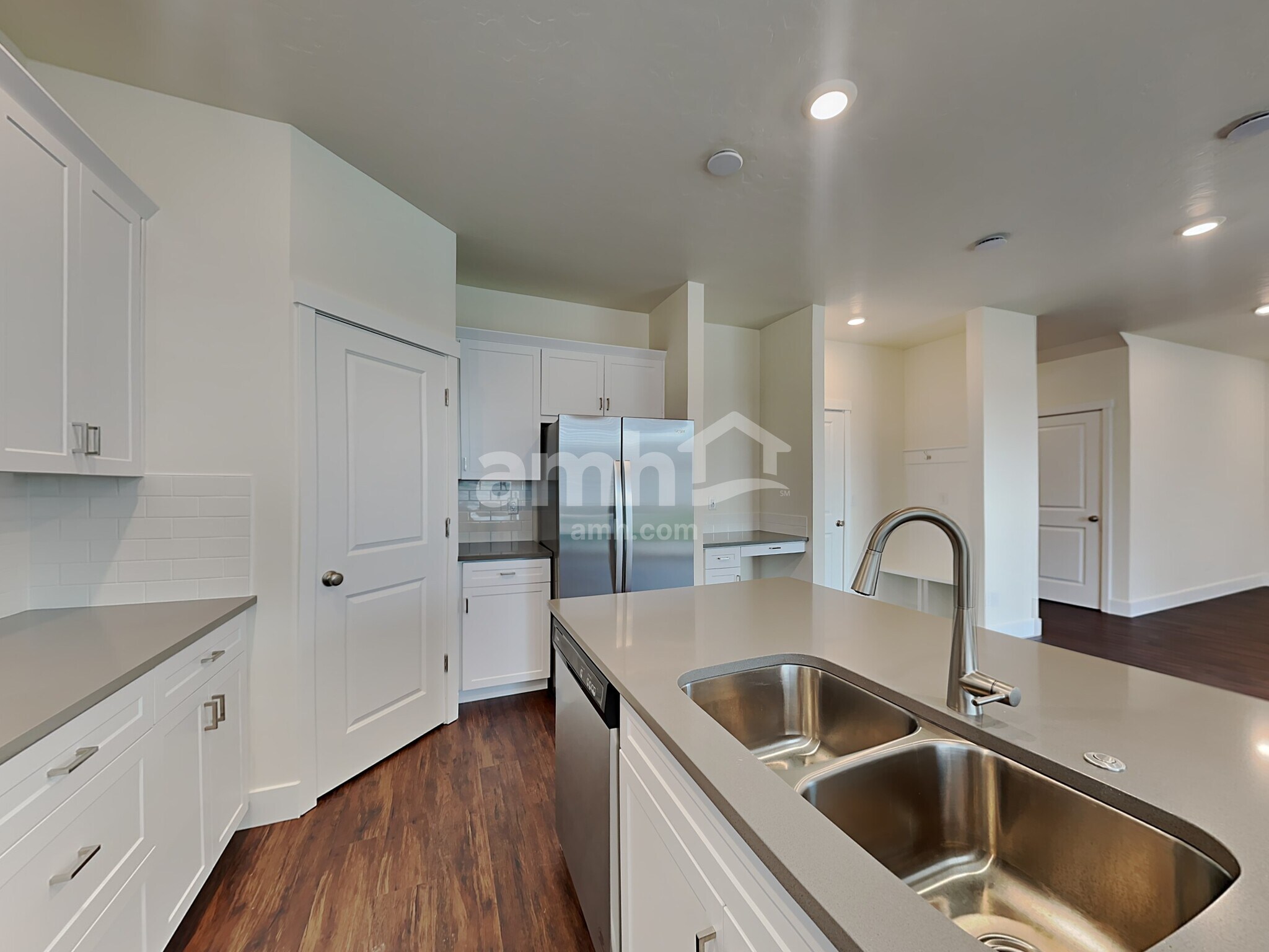 Building Photo - 937 Moorside Ave