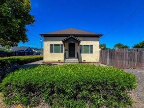 Building Photo - Charming 2 Bedroom, 1 Bathroom Home with Large Fenced Yard + Garage