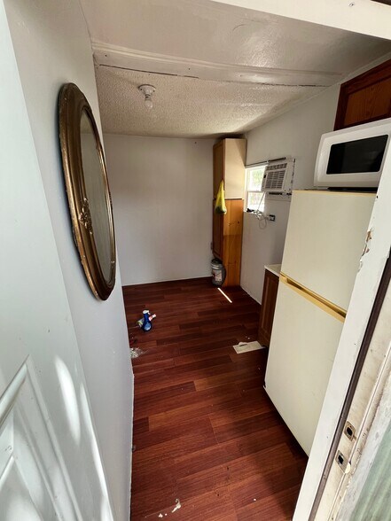 Building Photo - 1331 SW 129th Ave