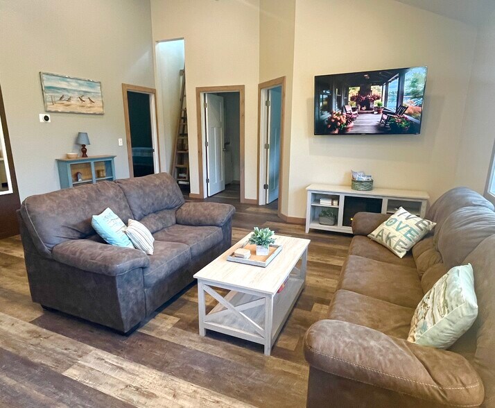 Living room - 6023 Barnhart Rd