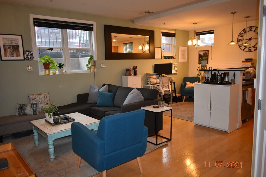 Open floor plan with nook for dining room table or home office. - 1425 11th Street Northwest