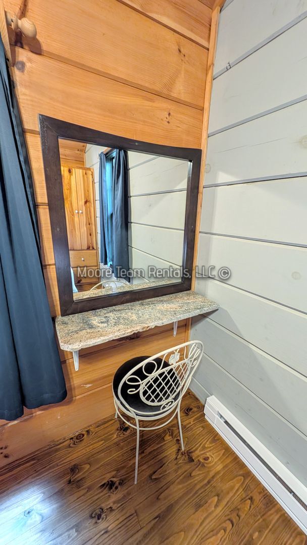 Building Photo - 1/1 Cabin w/ Loft in Small Community