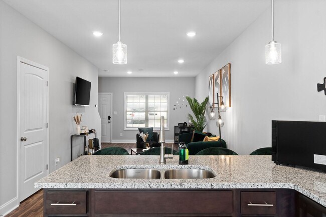 Building Photo - Modern Comforts in Clarksville – Stylish 2BR, 2.5BA Home Near Downtown