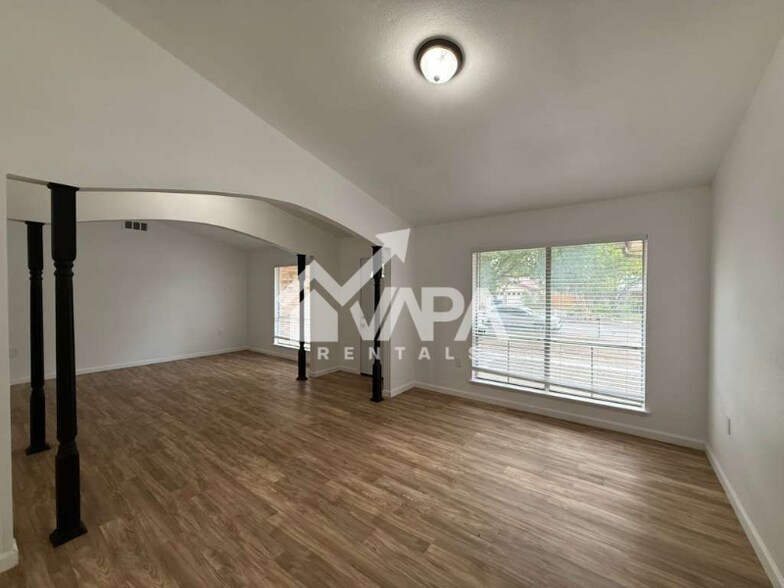 Building Photo - 13207 La Ventana St