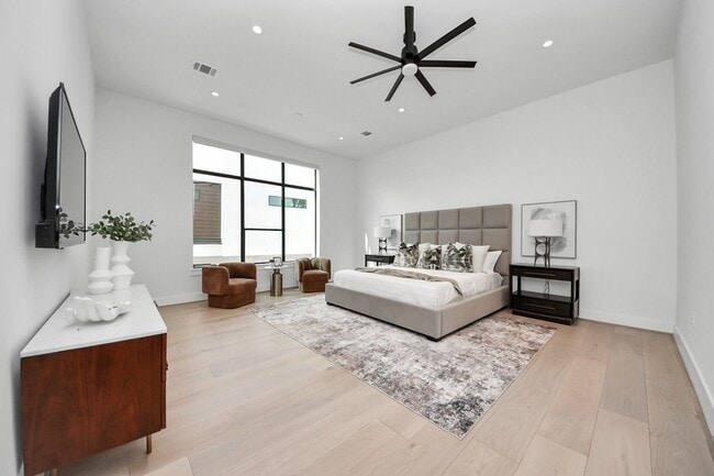 Building Photo - 5327 S Braeswood Blvd