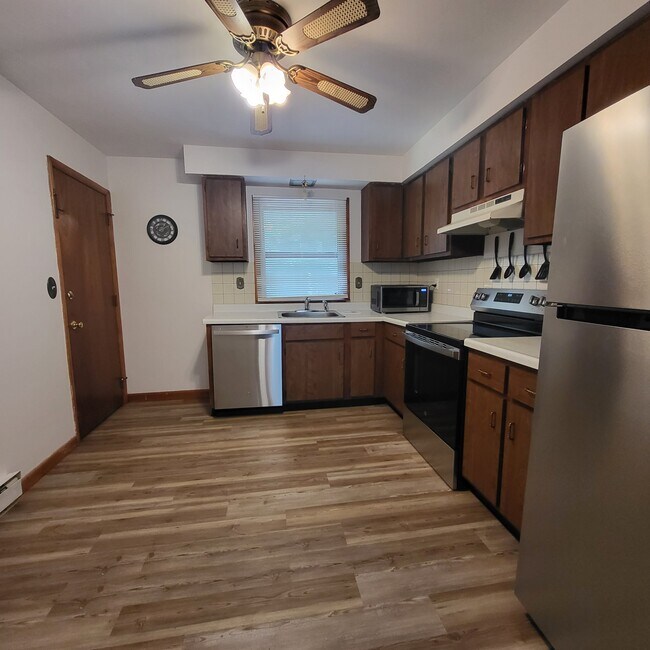 Building Photo - 56 Wakelee Ave