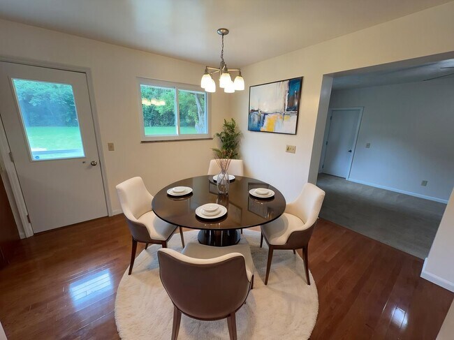 Building Photo - 8221 Sunburst Dr