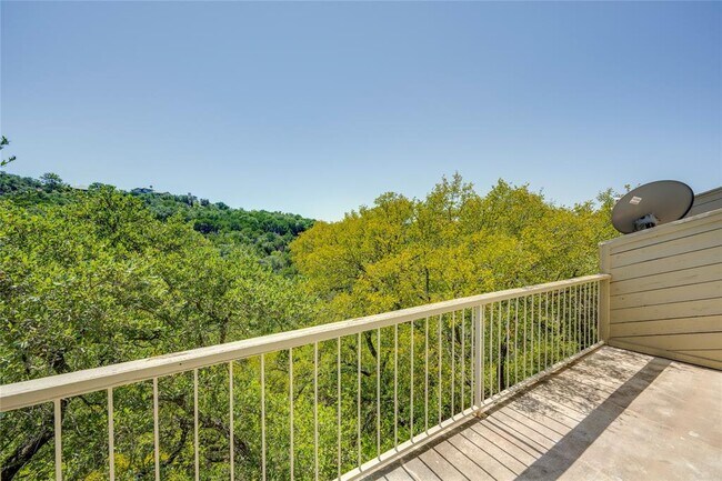 Building Photo - 801 Grassy Knoll