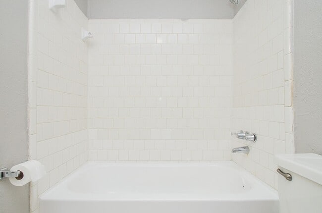 Building Photo - Beautiful spacious home available for rent !
