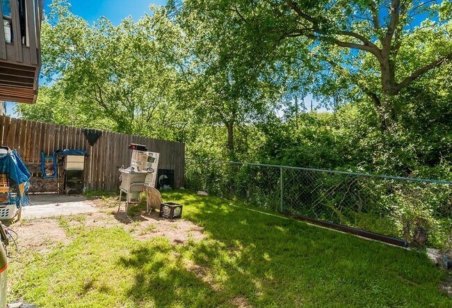 Building Photo - 8117 Foxfire Ln